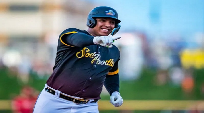 Venezolano Landro Cedeño destaca en béisbol japonés