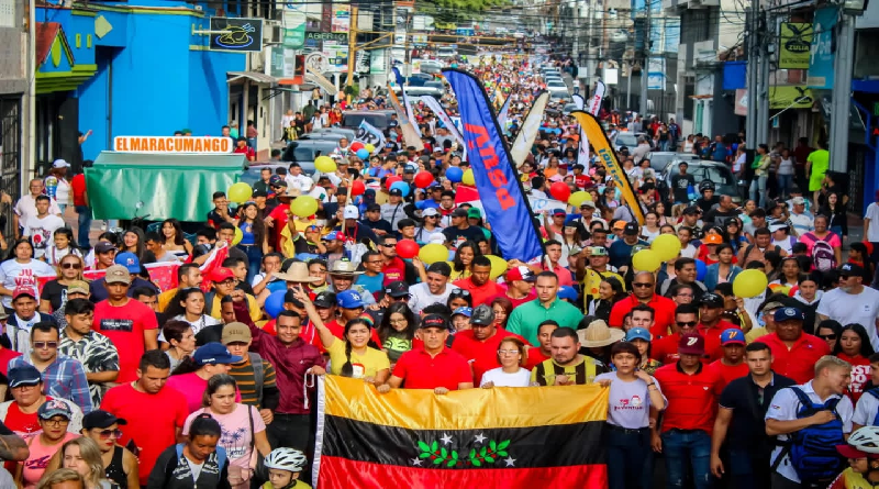 Presidente Maduro destaca movilización del pueblo en respaldo a la paz