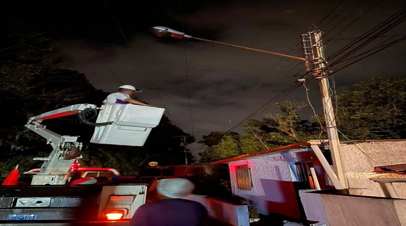 Rehabilitan alumbrado público en sector Mucujín de Mérida mediante el 1x10