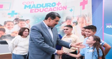 Niños inician nuevo año escolar en más de 28 mil escuelas y liceos