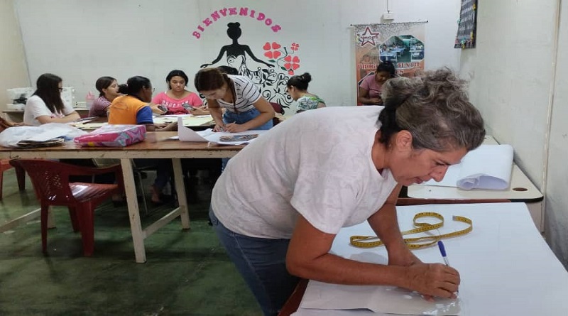 Inces ofrece programa textil a mujeres de Cojedes
