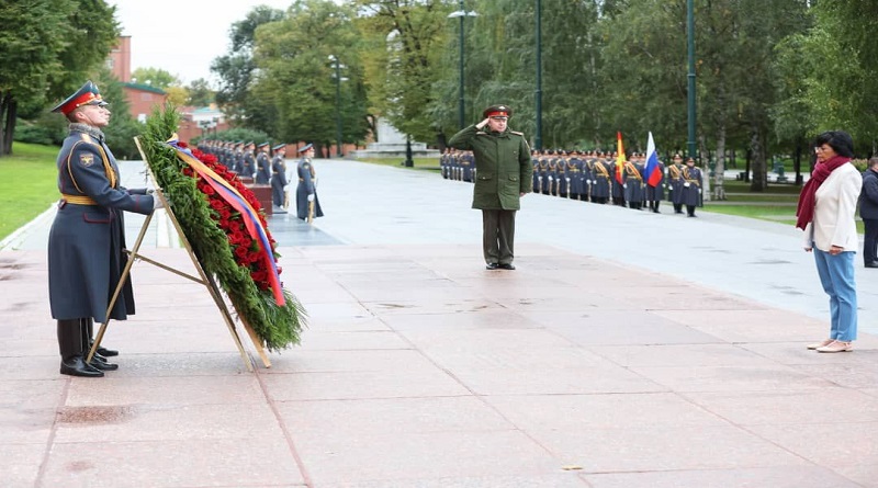 Rinden homenaje al Monumento a Bolívar y al Soldado Desconocido en Moscú