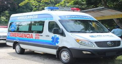 Entregan ambulancias para atender población de los municipios Páez y Andrés Bello