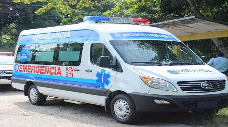 Entregan ambulancias para atender población de los municipios Páez y Andrés Bello