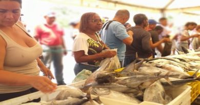 “Venezuela Come Pescado” distribuyó alimentos en la avenida Bolívar de Caracas