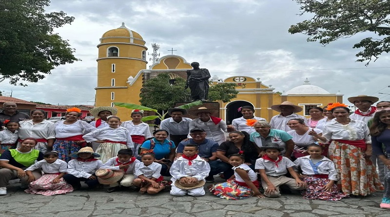 Honran a difuntos mediante manifestación cultural La Llora en Miranda