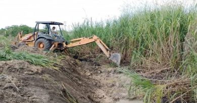 Ejecutan saneamiento en drenajes de la parroquia Las Cocuizas de Maturín