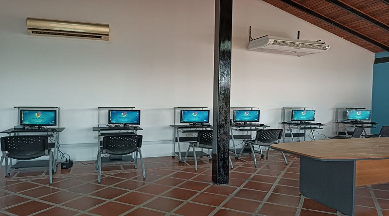 Impulsan inclusión digital con dotación de equipos tecnológicos en Barinas