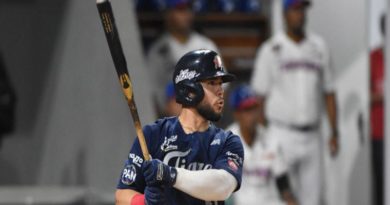 Tigres doblegan a los escualos 6 carreras por 3 en Macuto