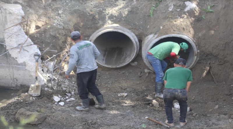 Alcaldía de Mariño trabaja para mejorar drenajes en la avenida Intercomunal