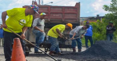 Colocan más de 100 toneladas de asfalto en el municipio Santiago Mariño