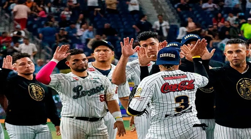 Leones del Caracas derrota a Tigres y sigue firme en el liderato