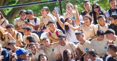 Abanderan a estudiantes de educación media para defender la Guayana Esequiba