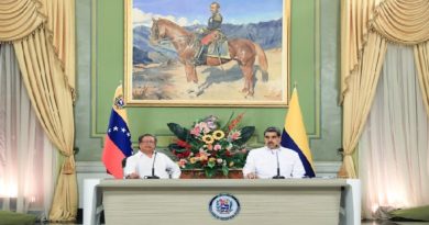 Jefes de Estado de Venezuela y Colombia suscriben acuerdos de cooperación bilateral