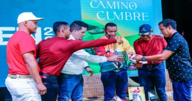 Ministro Josué Lorca presenta libro “Camino a la Cumbre” en la Filven