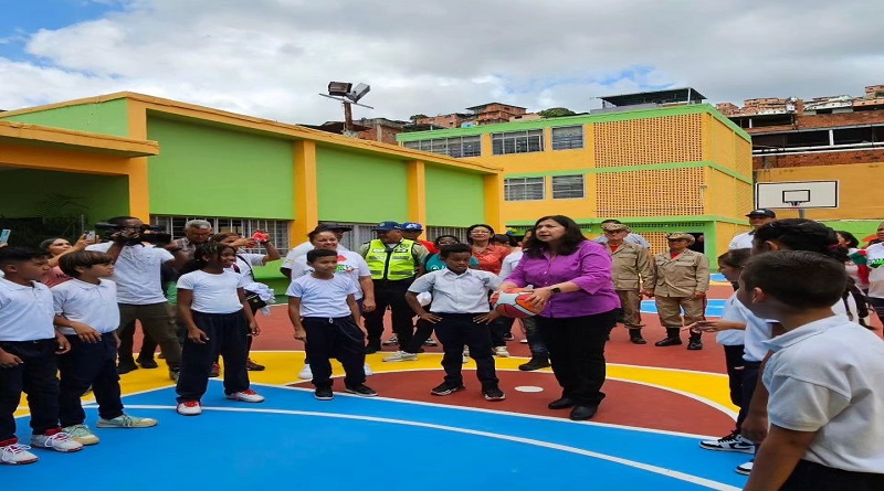 Bricomiles rehabilitan Escuela Dr. Manuel Díaz Rodríguez en Caracas