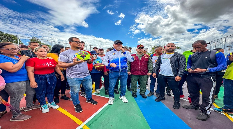 Inauguran cancha deportiva Daniel "Bebeto" Gutiérrez en Sucre