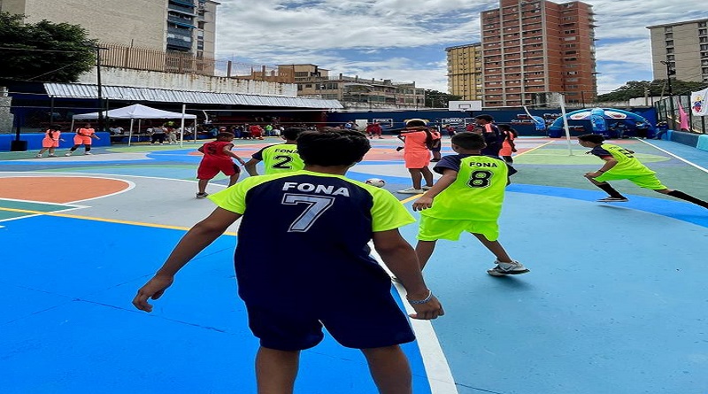 Inauguran cancha deportiva en la parroquia El Recreo de Caracas