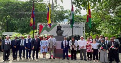 Inauguran monumento en honor a Yasser Arafat en Valencia