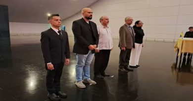Realizan ofrenda floral en conmemoración por la siembra de César Rengifo