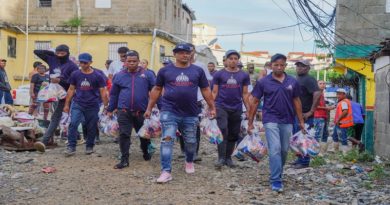 Distribuyen alimentos a familias afectadas por lluvias en República Dominicana