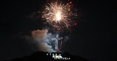 Ministro Padrino López autoriza encendido de la Cruz Codazzi para recibir la navidad