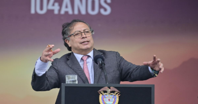 Presidente colomiano Gustavo Petro arriba al país para parrticipar en la Filven