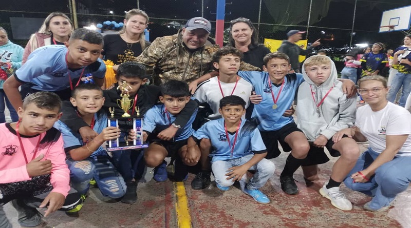 Entrega de artículos deportivos fortalece el deporte en Tovar