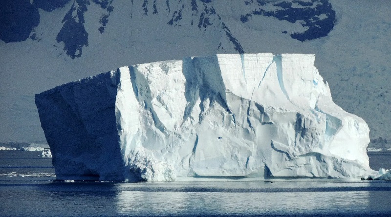 Roscosmos publica imagen satelital que muestra el movimiento del iceberg A23a