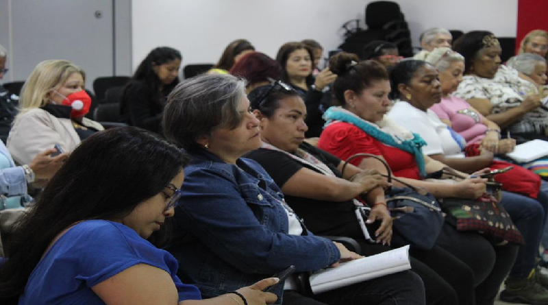 Realizan videoconferencia para debatir estrategias para la protección de la mujer