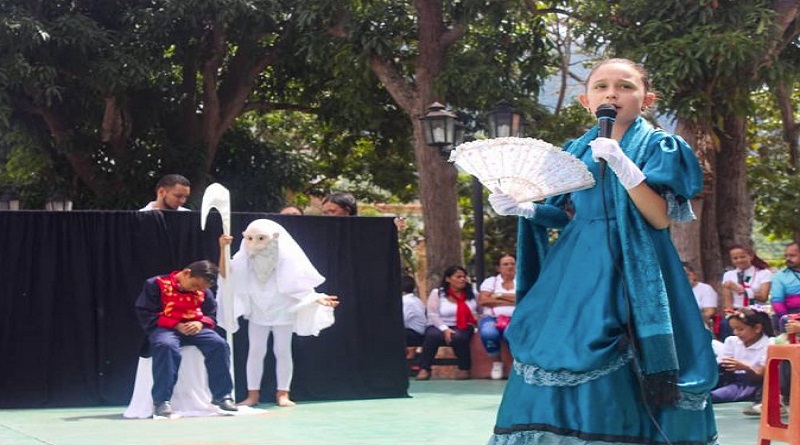 Entre costumbres y tradiciones inician Navidades Escolares en Trujillo