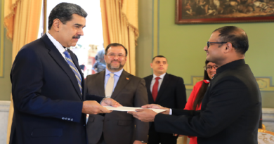 Embajador de la India entrega cartas credenciales al presidente Nicolás Maduro