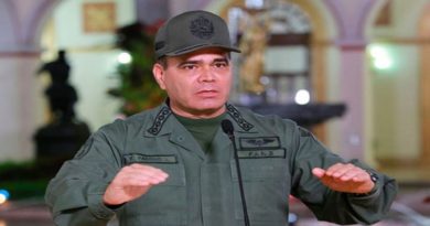Ministro Padrino López pide estar alerta ante guion imperialista contra Venezuela