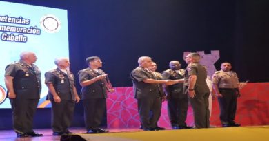 Entregan Premiación de Competencias Literarias sobre Toma de Puerto Cabello