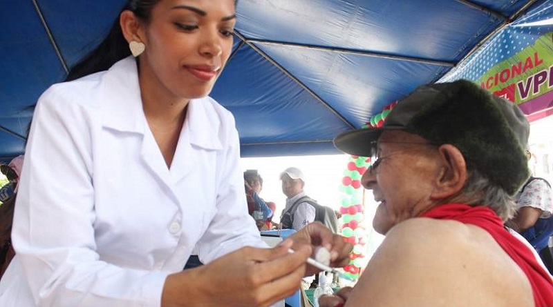 Inmunizan con vacunación gratuita a población de Nicaragua