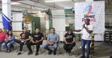Confeccionaran 30 mil kits de uniformes escolares en Caracas