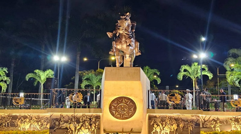 Inauguran plaza Simón Bolívar en el Ministerio de Defensa