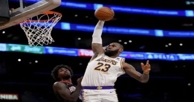 LeBron James comanda el triunfo de Lakers