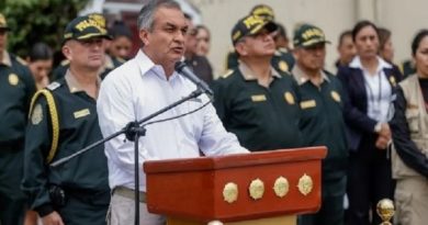 Renuncia ministro del Interior de Perú tras censura del Congreso