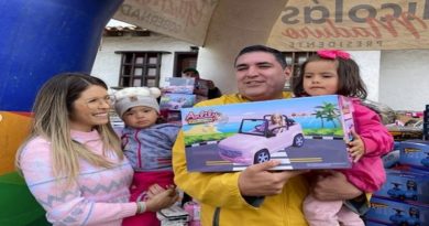 Entregan más de 10 mil juguetes en el páramo andino