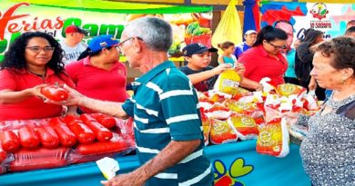 Familias son favorecidas con venta de combos de proteína animal en Sucre