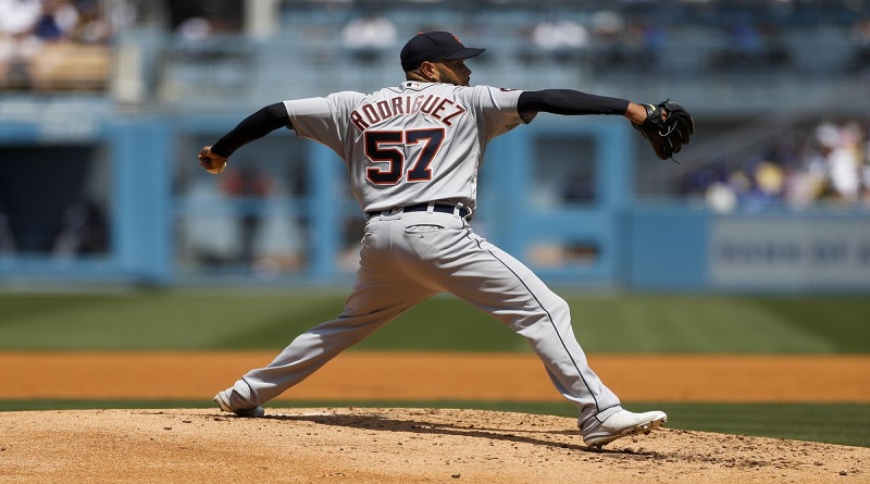 Venezolano Eduardo Rodríguez firma por cuatro años con Arizona