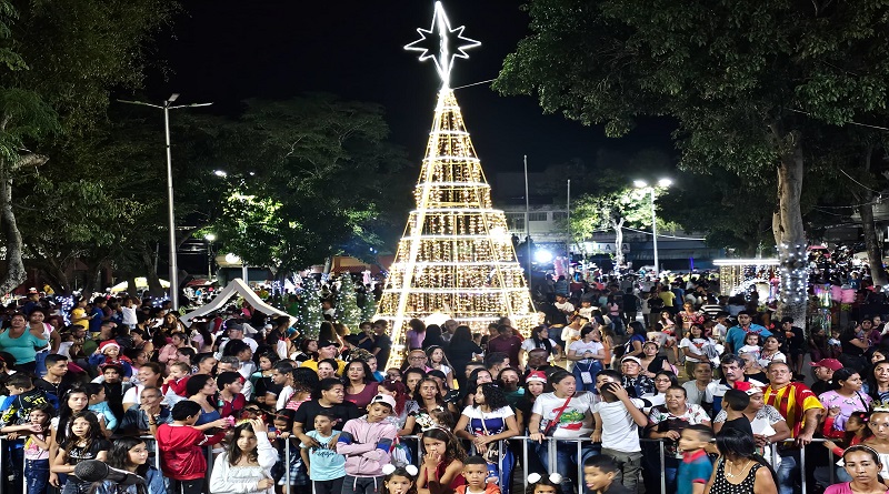 Alegría de la Navidad llegó a Las Tejerías con el encendido de luces
