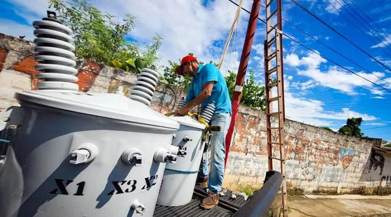Instalan Luminarias LED y transformadores en comunidades del estado Monagas