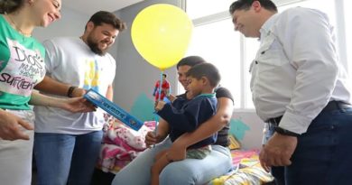 Distribuyen regalos a niños recluidos en Hospital Universitario de Maturín