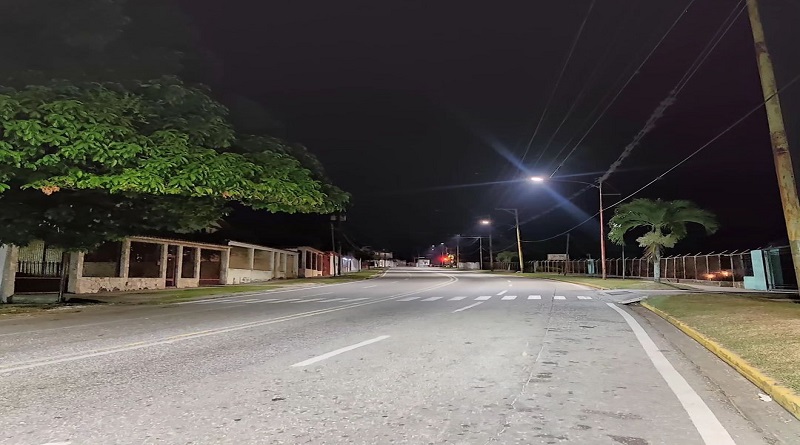 Instalan nuevas luminarias en avenidas de San Felipe en Yaracuy