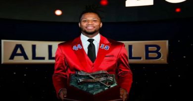 ¡Orgullo nacional! Ronald Acuña recibe el Hank Aaron de la Liga Nacional