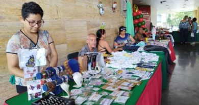 Realizan bazar navideño en la Plaza Caracas