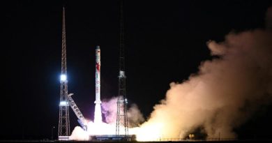 China lanza cohete propulsado por oxígeno líquido y metano con tres satélites a bordo