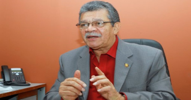 Venezuela rememora legado del periodista Earle Herrera